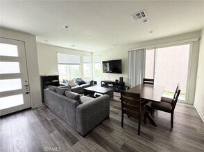 594 Cultivate in Irvine, CA - Building Photo - Building Photo