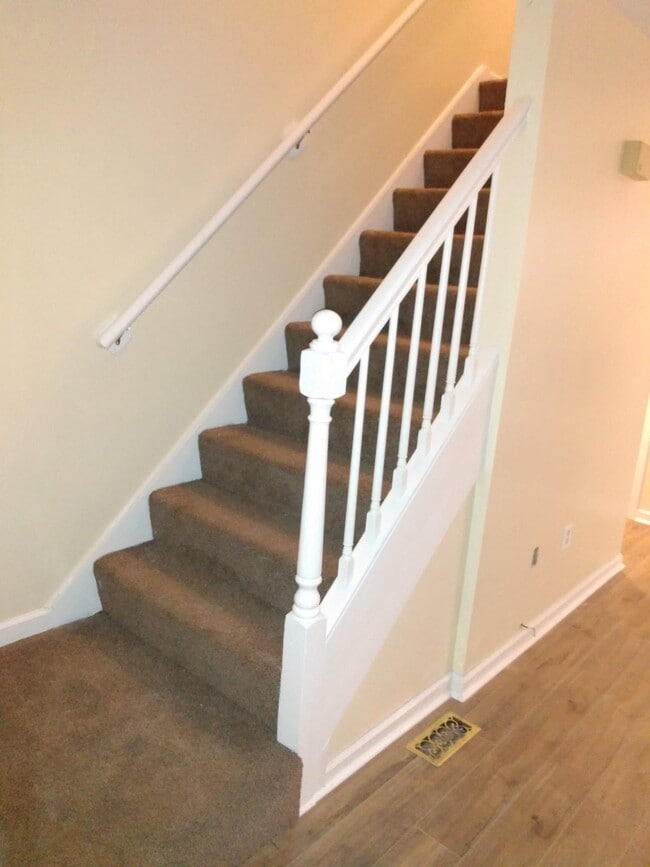 14 Windwood Dr in Windsor Locks, CT - Building Photo - Building Photo