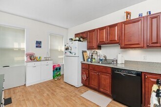 23 Bentley St in Boston, MA - Building Photo - Building Photo