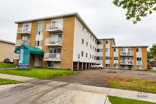 Granville Place in Edmonton, AB - Building Photo