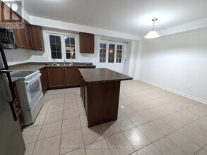 21 Wilkes Crescent in Toronto, ON - Building Photo - Building Photo