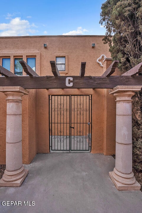 10604 Springwood Dr in El Paso, TX - Building Photo