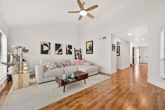 1422 Chardonnay Dr in Houston, TX - Building Photo - Building Photo