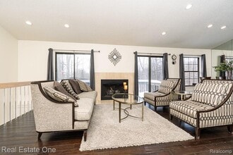 7086 Danbrooke Ct in West Bloomfield Township, MI - Building Photo - Building Photo