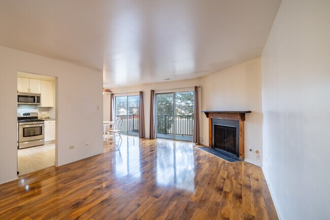 7020 Barrington Ct in Woodridge, IL - Building Photo - Building Photo