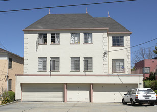 2439 Ivy Dr in Oakland, CA - Building Photo - Building Photo