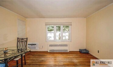 28B Garfield Park in Edison, NJ - Building Photo - Building Photo