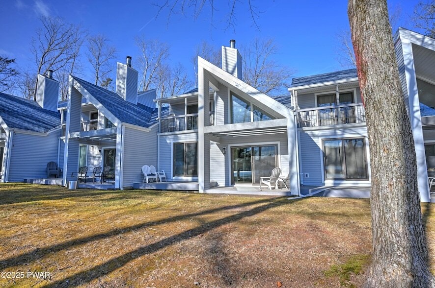 134 Laurel Hill Dr in Greentown, PA - Building Photo