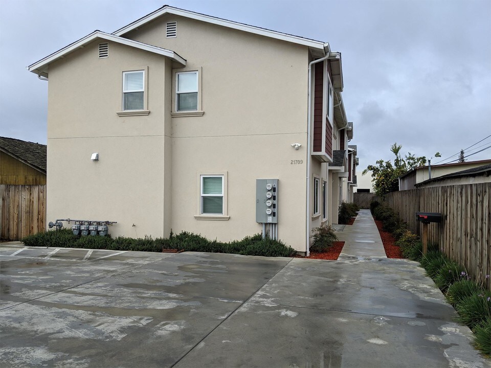 21709 Meekland Ave-Unit -D in Hayward, CA - Building Photo