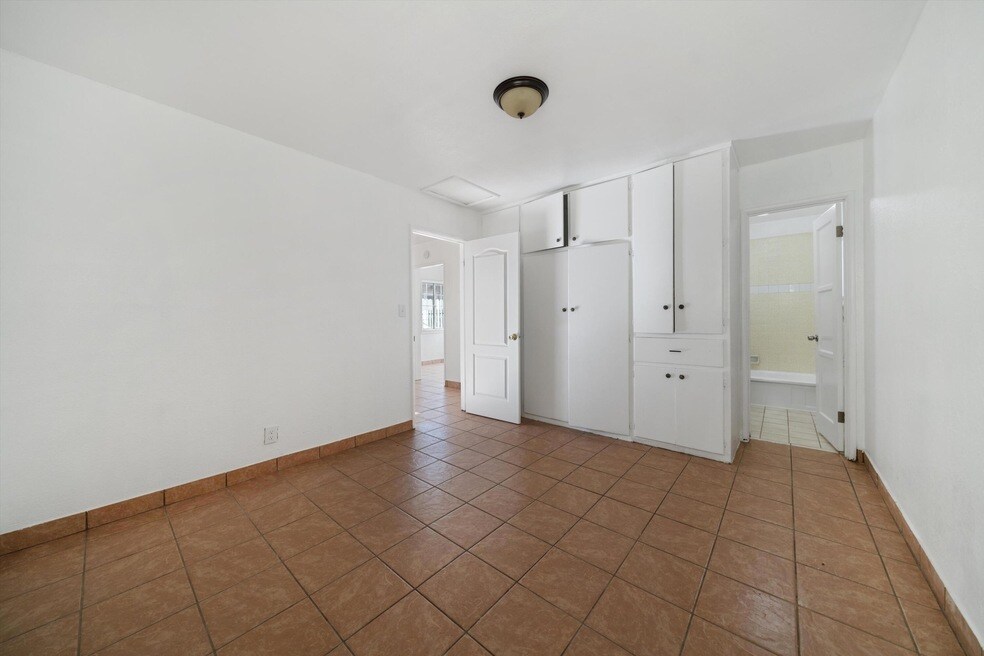 44524 Cedar Ave in Lancaster, CA - Building Photo