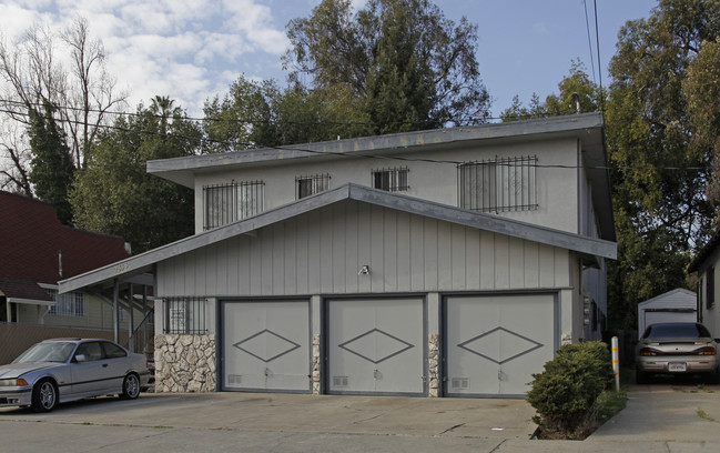 2333 Humboldt Ave in Oakland, CA - Foto de edificio - Building Photo