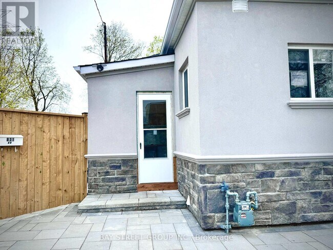 831 Beach Blvd in Hamilton, ON - Building Photo - Building Photo