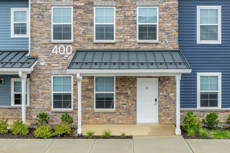 The Willows at Greenwich in Stewartsville, NJ - Building Photo - Building Photo