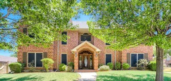Spacious Arlington home near River Legacy Park in Arlington, TX - Building Photo