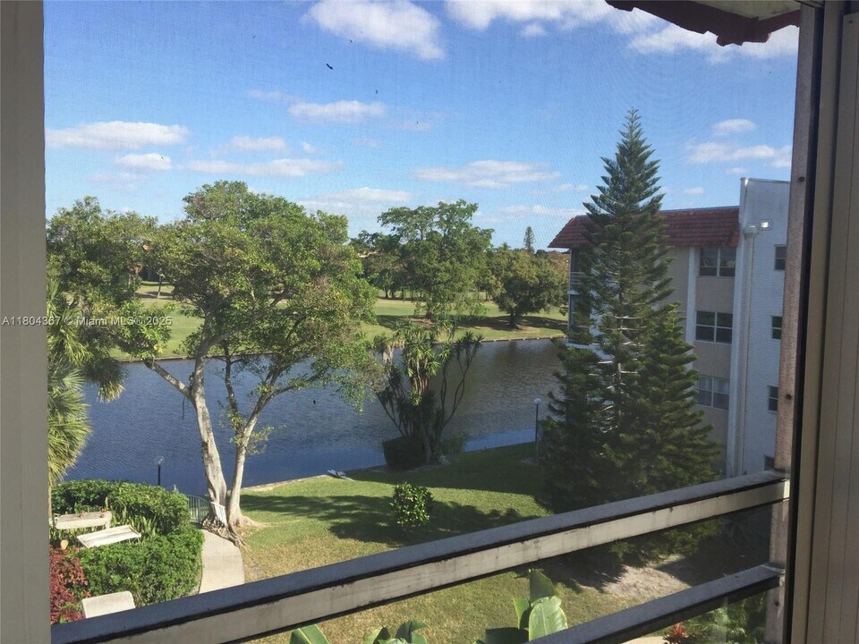3531 Inverrary Dr in Lauderhill, FL - Building Photo