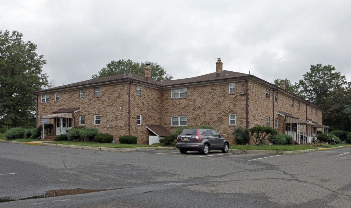 Edison Estates in Edison, NJ - Building Photo