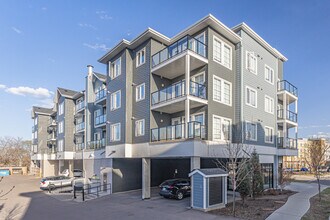 Victoria Crossing in Edmonton, AB - Building Photo - Building Photo