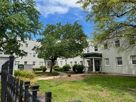 912 Barnaby St SE, Unit 103 in Washington, DC - Building Photo