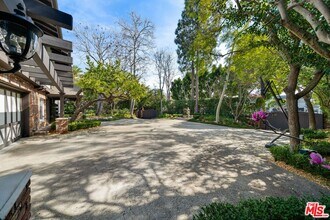 13037 San Vicente Blvd in Los Angeles, CA - Building Photo - Building Photo
