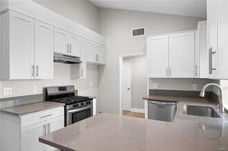 22570 Los Tigres Dr in Santa Clarita, CA - Building Photo - Building Photo