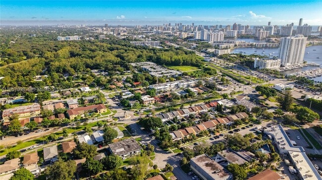 2335 NE 172nd St in North Miami Beach, FL - Building Photo - Building Photo
