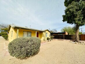 1645 E Hedrick Dr in Tucson, AZ - Foto de edificio - Building Photo
