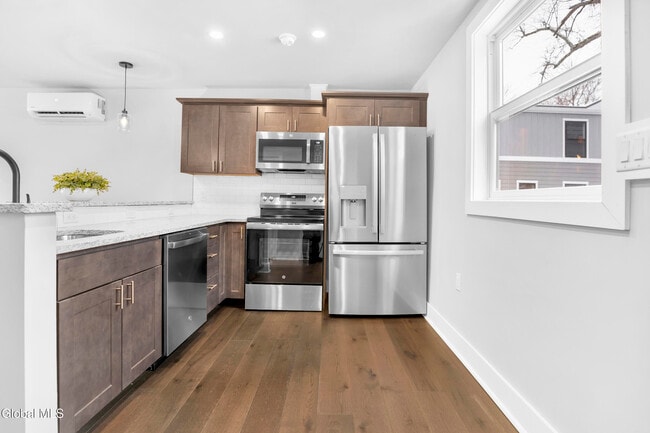 103 E High St in Ballston Spa, NY - Building Photo - Building Photo