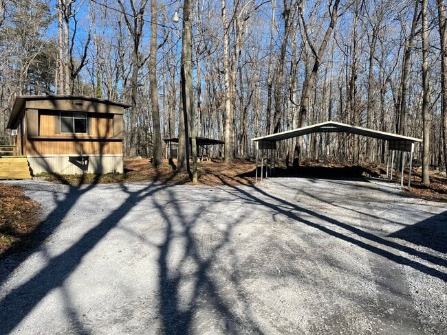 5289 Seagrove Plank Rd in Asheboro, NC - Building Photo - Building Photo