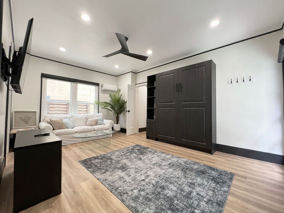 932 2nd St in Long Beach, CA - Building Photo
