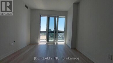 39 Roehampton Ave in Toronto, ON - Building Photo - Building Photo