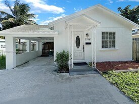 2118 Cleveland St in Hollywood, FL - Building Photo