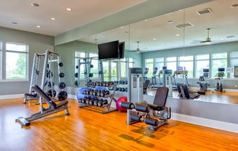 The Residences of Orland Park Crossing in Orland Park, IL - Foto de edificio - Building Photo