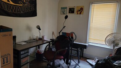 3037 N. Downer Ave, Unit Main in Milwaukee, WI - Building Photo - Building Photo