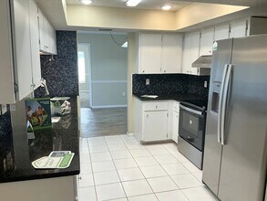 1745 Country Meadows Dr in Sarasota, FL - Building Photo - Building Photo