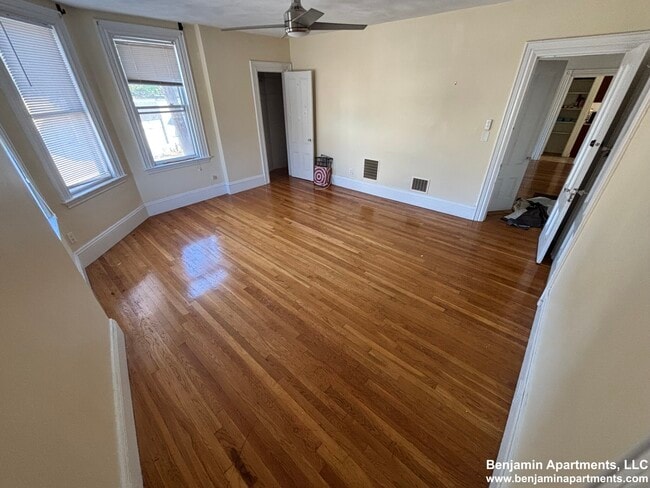 236 Cypress St, Unit 2 in Brookline, MA - Building Photo - Building Photo