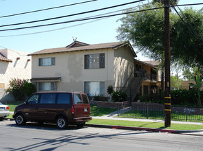 13052 Rockinghorse Rd in Garden Grove, CA - Building Photo - Building Photo