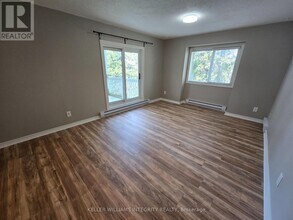 270-270 Lorry Greenberg Dr in Ottawa, ON - Building Photo - Building Photo