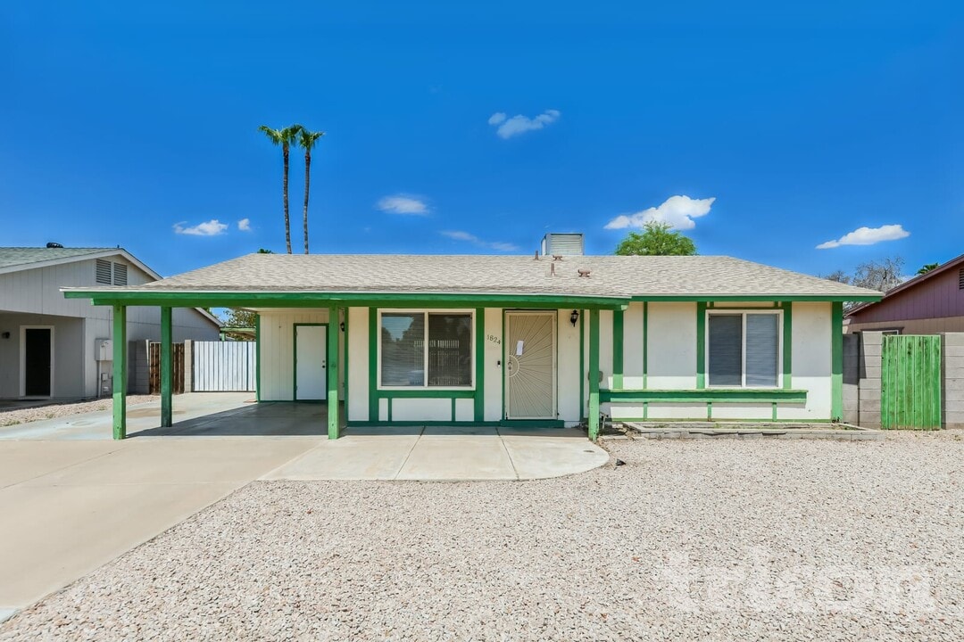 1824 W Cheyenne Dr in Chandler, AZ - Building Photo