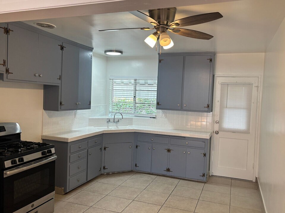 711 W Wilson Ave in Glendale, CA - Building Photo