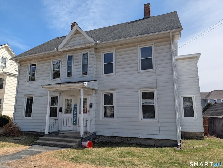 102 Elm St in Winchester, CT - Foto de edificio