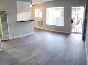 12130 Old River School Rd in Downey, CA - Foto de edificio - Building Photo