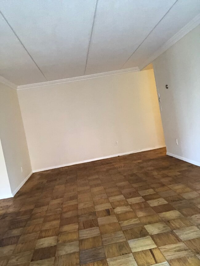 26 Circuit Rd, Unit 4th in New Rochelle, NY - Building Photo - Building Photo