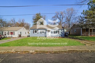 823 W Bartlett Ct in Peoria, IL - Building Photo