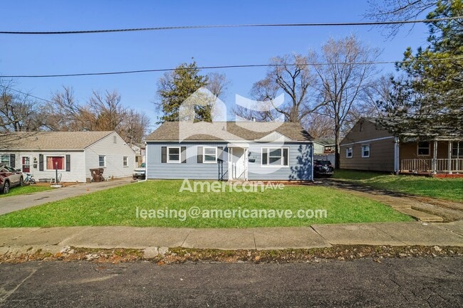 property at 823 W Bartlett Ct