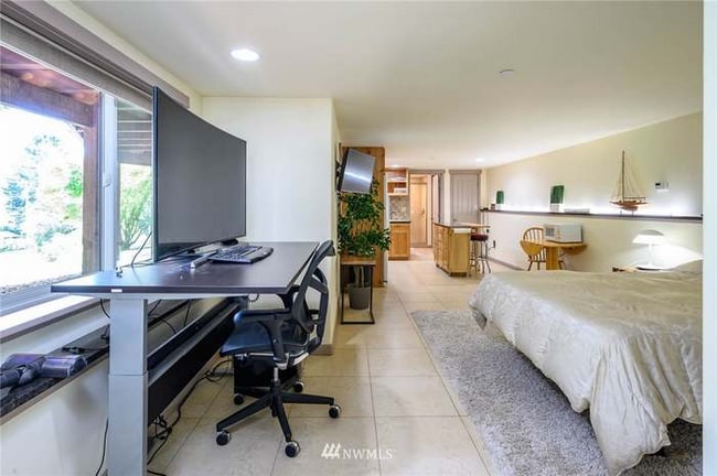 22824 104th Ave SW in Vashon, WA - Foto de edificio - Building Photo