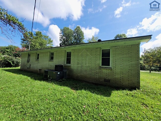 193 Schelley Rd in Gainesboro, TN - Foto de edificio - Building Photo