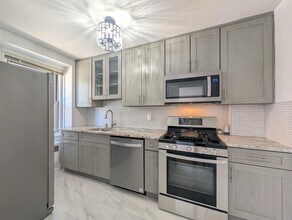 225 ST PAUL Ave in Jersey City, NJ - Building Photo - Building Photo