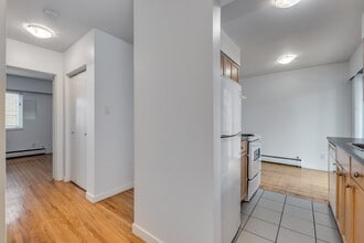 1985 W 8th Ave in Vancouver, BC - Building Photo - Building Photo