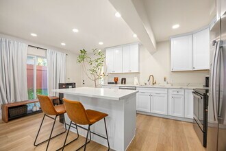 810 California St in Oceanside, CA - Building Photo - Building Photo