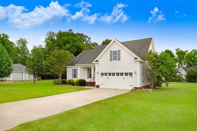 200 Poplar Knoll Rd in Pikeville, NC - Building Photo - Building Photo